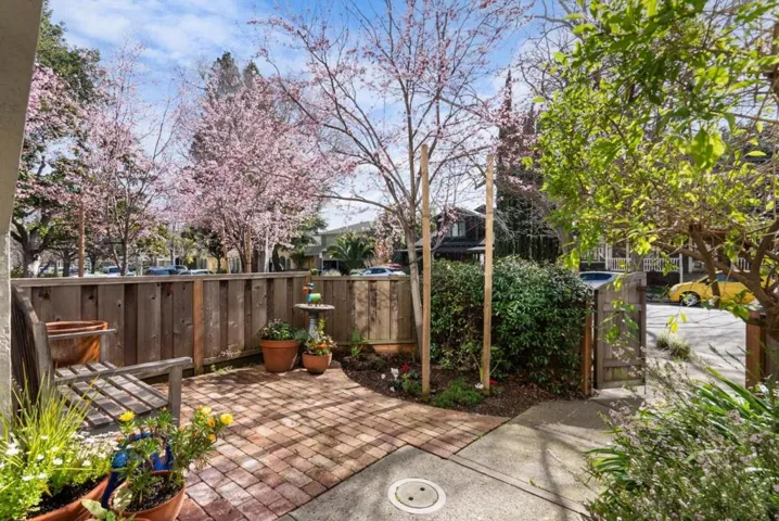 911 Cowper Street, Palo Alto, California 94301