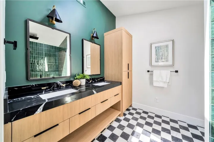 2912 Hillcrest Drive, Los Angeles, California 90016