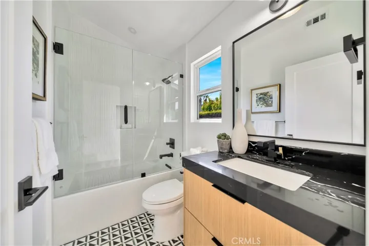 2912 Hillcrest Drive, Los Angeles, California 90016