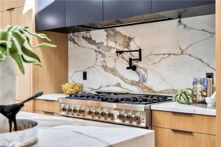 2912 Hillcrest Drive, Los Angeles, California 90016