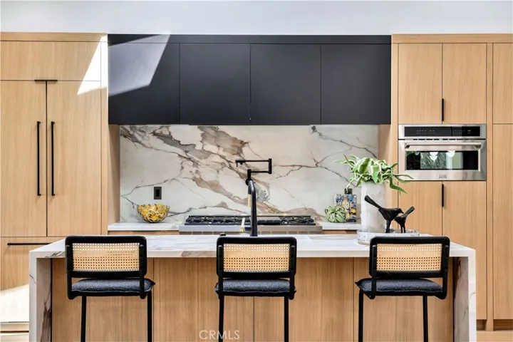 2912 Hillcrest Drive, Los Angeles, California 90016