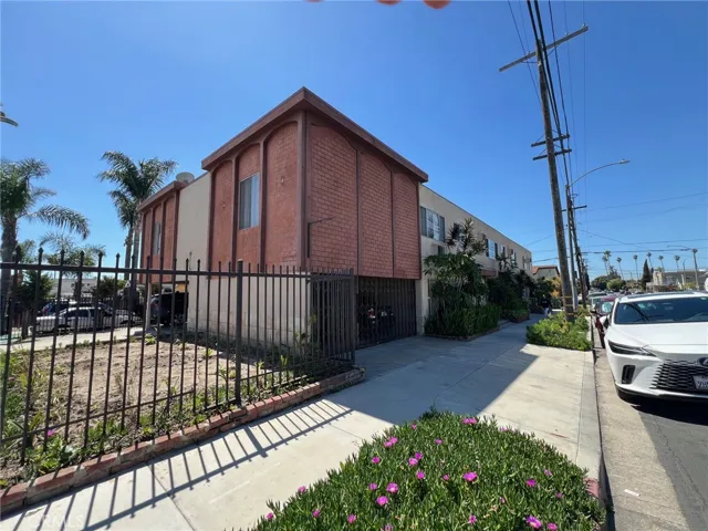 4354 Oakwood 10, Los Angeles, California 90004