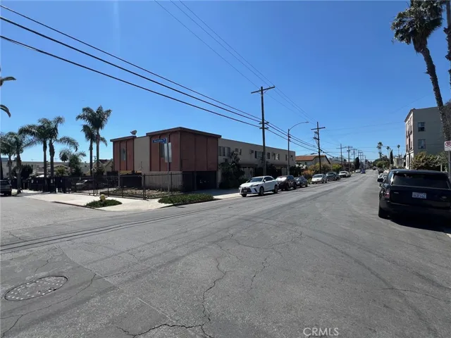 4354 Oakwood 10, Los Angeles, California 90004