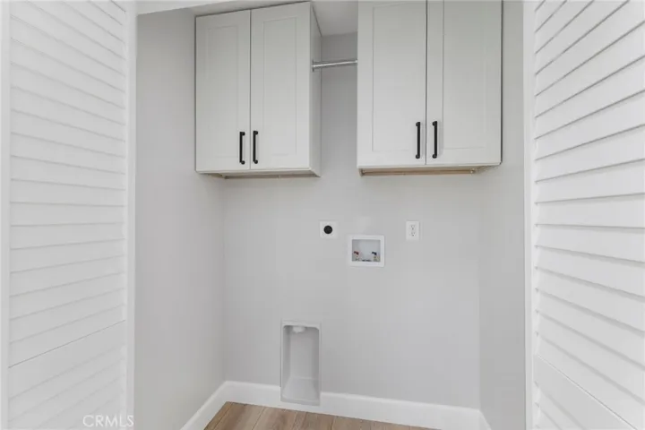 WASHER DRYER HOOK UP
