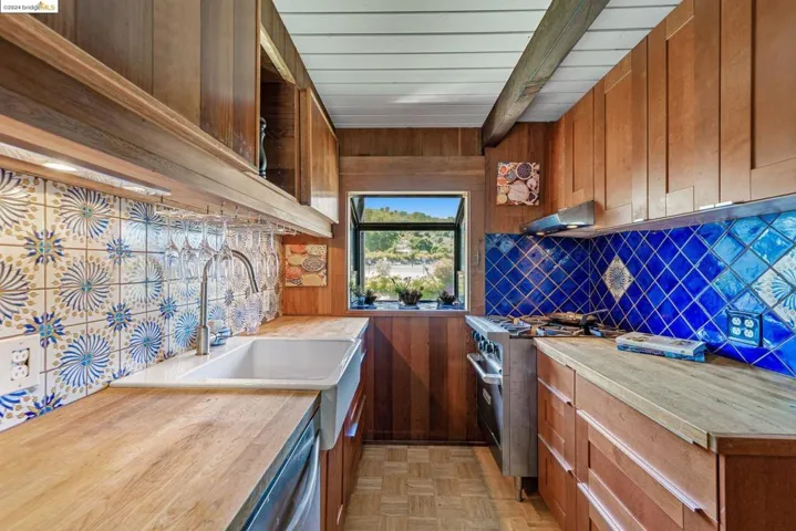1900 Stenmark Drive Dock 4, Richmond, California 94807