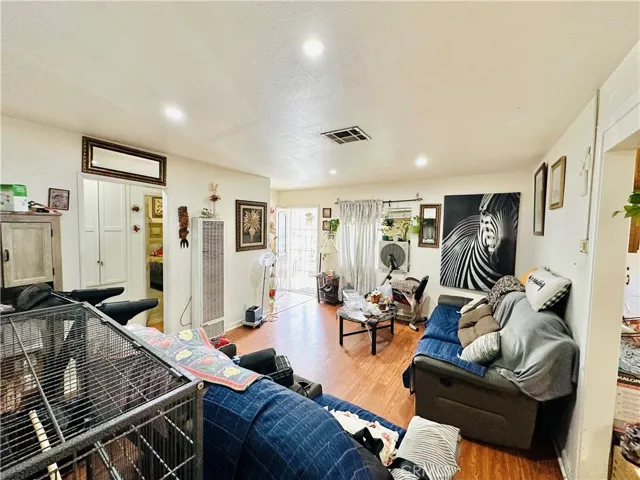1522 E Avenue R, Palmdale, California 93550