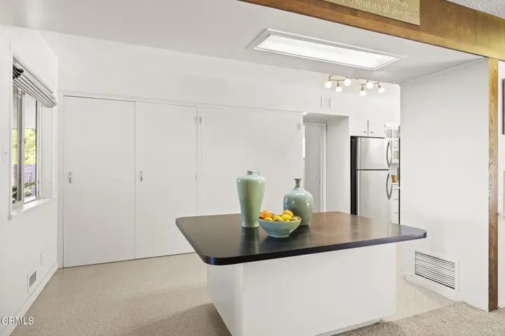 20-web-or-mls-Upmarketmedia_185Via-102