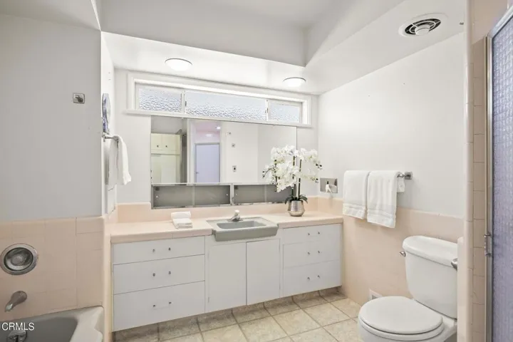 35-web-or-mls-Upmarketmedia_185Via-147