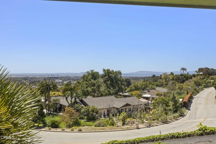 10-web-or-mls-Upmarketmedia_185Via-39