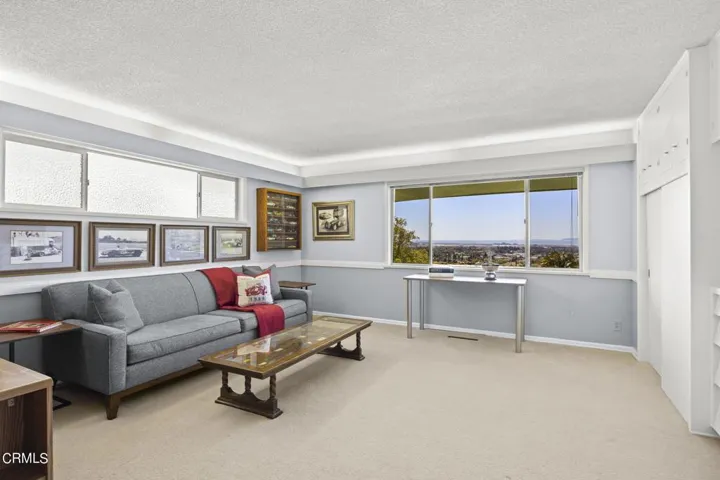 40-web-or-mls-Upmarketmedia_185Via-171
