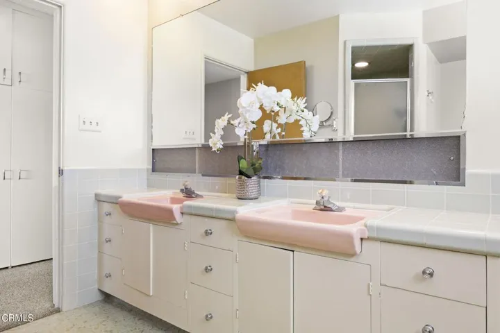 38-web-or-mls-Upmarketmedia_185Via-162
