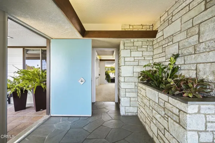 5-web-or-mls-Upmarketmedia_185Via-15