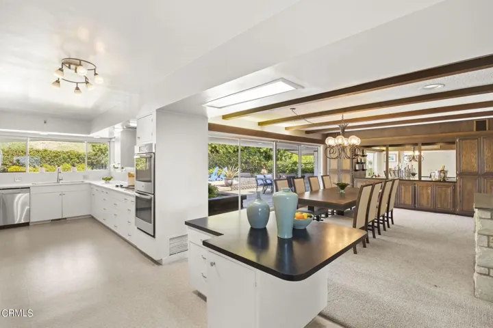 21-web-or-mls-Upmarketmedia_185Via-108