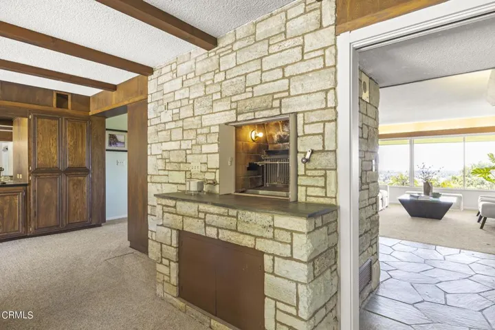 30-web-or-mls-Upmarketmedia_185Via-99
