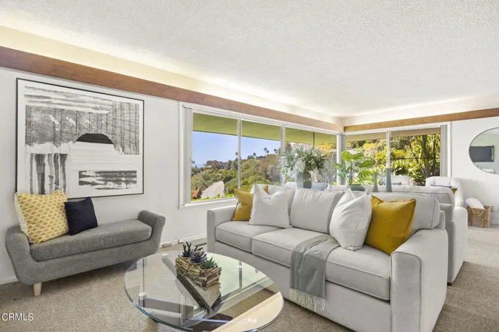 17-web-or-mls-Upmarketmedia_185Via-69