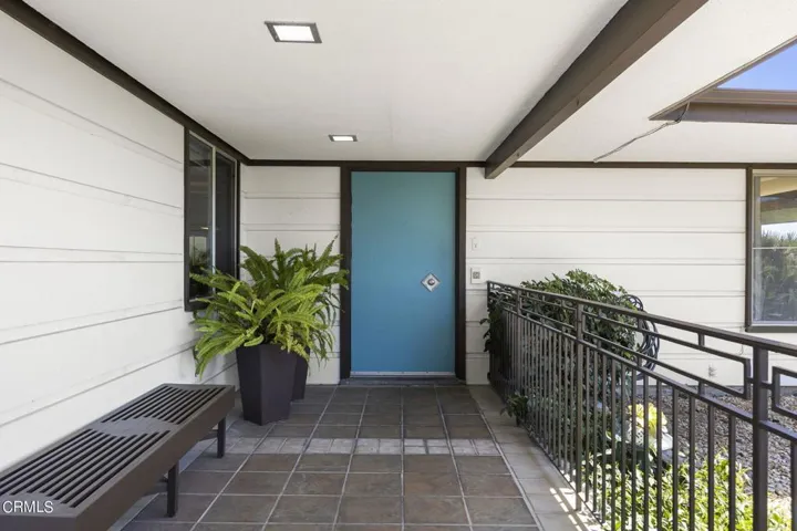 4-web-or-mls-Upmarketmedia_185Via-11