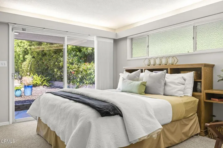 33-web-or-mls-Upmarketmedia_185Via-141