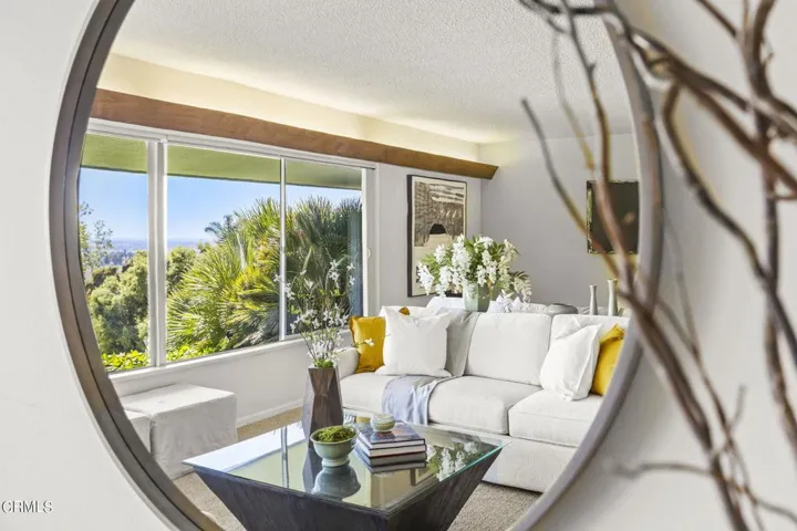 11-web-or-mls-Upmarketmedia_185Via-45