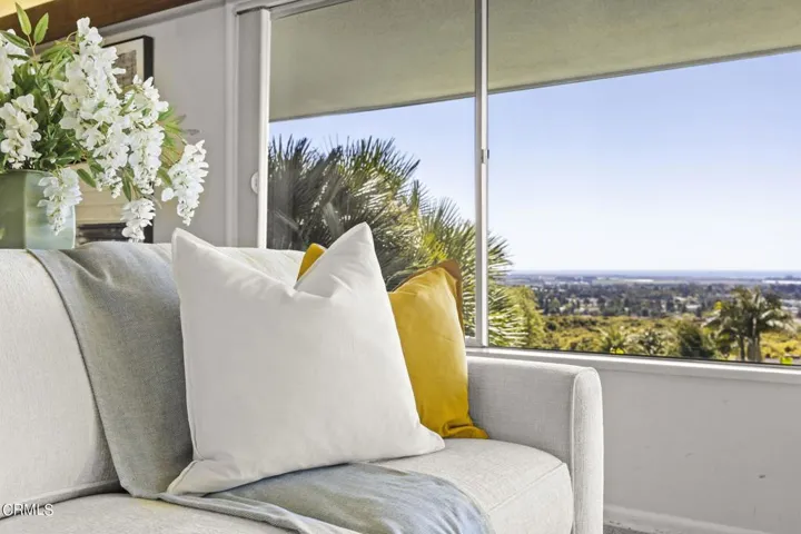 13-web-or-mls-Upmarketmedia_185Via-51