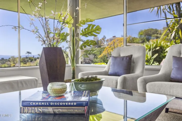 12-web-or-mls-Upmarketmedia_185Via-48