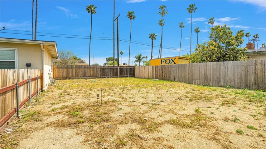 16489 Ivy Avenue, Fontana, California 92335