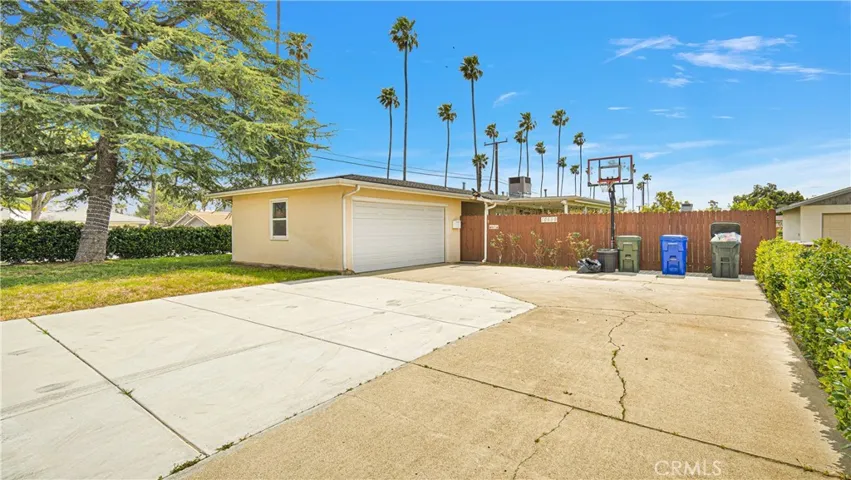 16489 Ivy Avenue, Fontana, California 92335