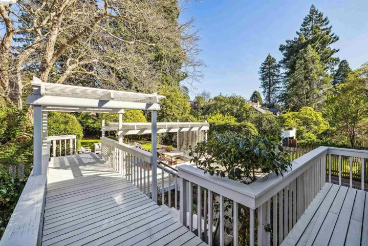 1025 Mariposa Ave, Berkeley, California 94707-2409