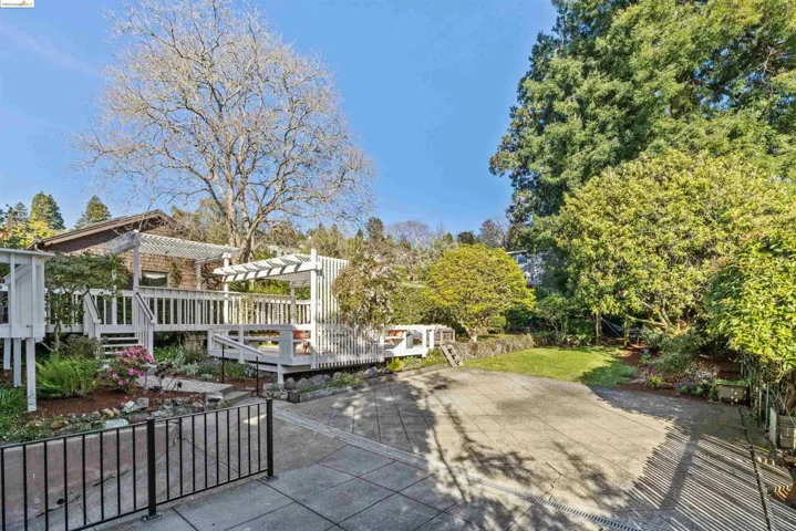 1025 Mariposa Ave, Berkeley, California 94707-2409