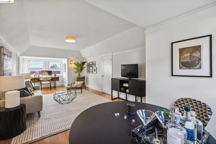 1025 Mariposa Ave, Berkeley, California 94707-2409