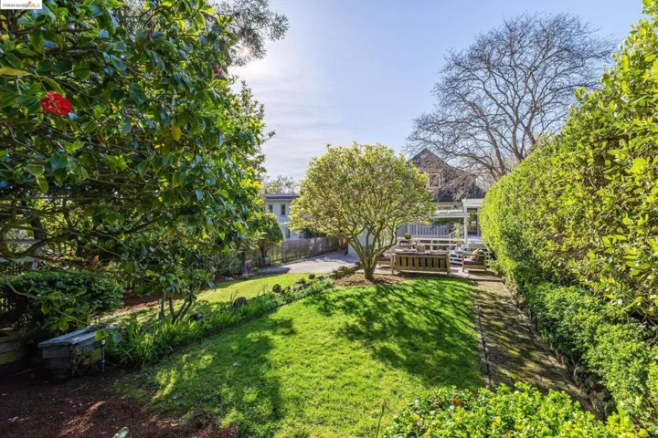 1025 Mariposa Ave, Berkeley, California 94707-2409