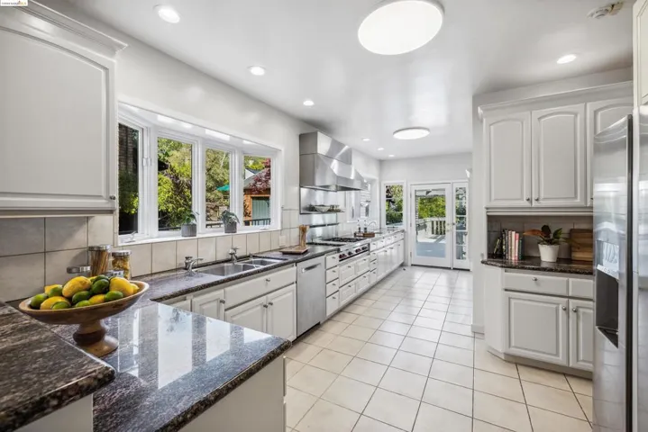 1025 Mariposa Ave, Berkeley, California 94707-2409