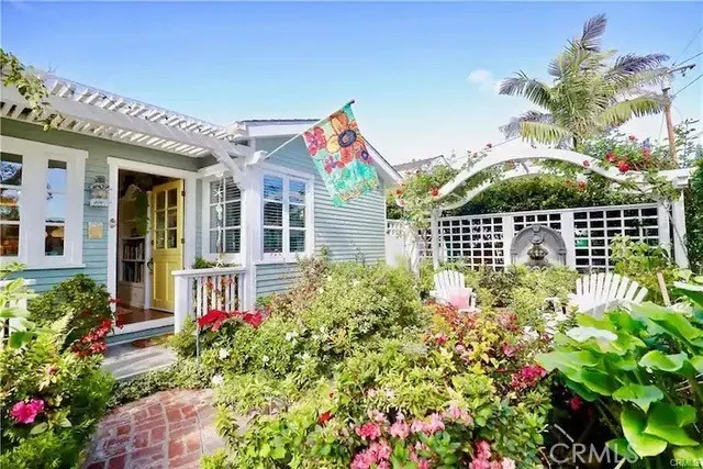 536 Seaview Street, Laguna Beach, California 92651