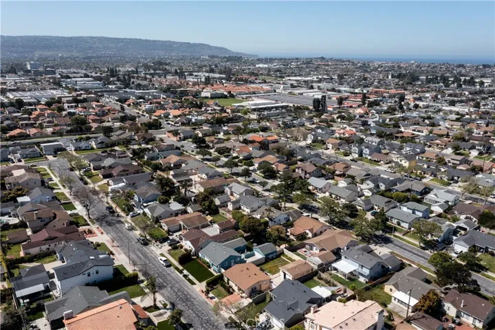 Great location about 10 minutes to the Beach!