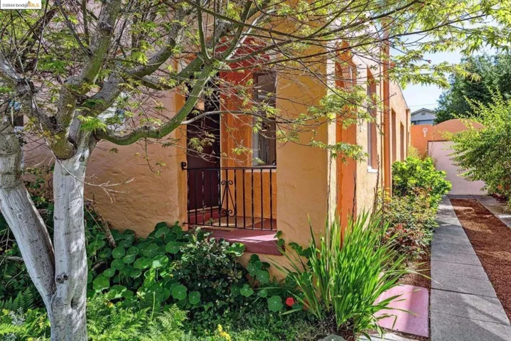 533 Kains Ave, Albany, California 94706