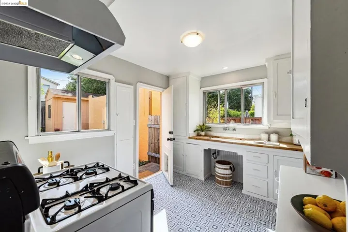 533 Kains Ave, Albany, California 94706