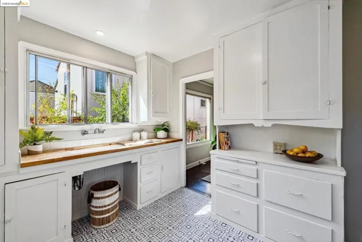 533 Kains Ave, Albany, California 94706