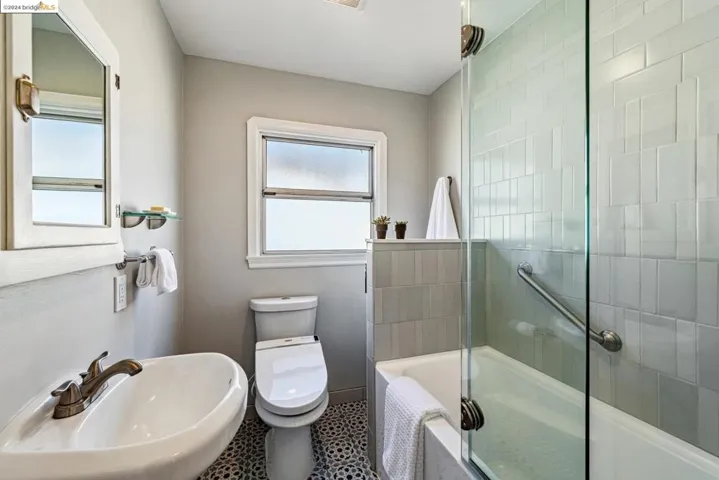 533 Kains Ave, Albany, California 94706