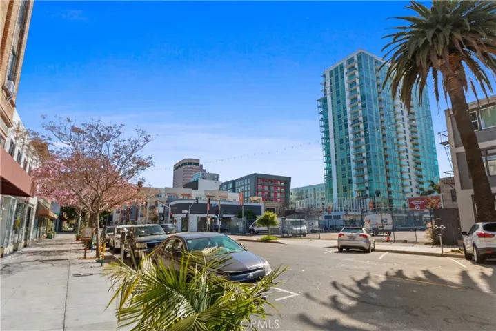 325 Elm Avenue 205, Long Beach, California 90802