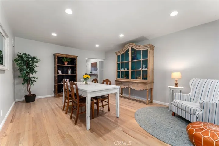 Extra large dining room, perfect for entertaining