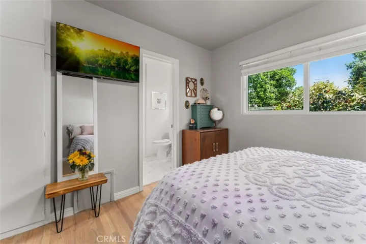 Secondary bedroom with direct access to the Jack n Jill bathroom