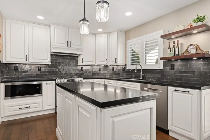 33859 Abbey Road, Temecula, California 92592