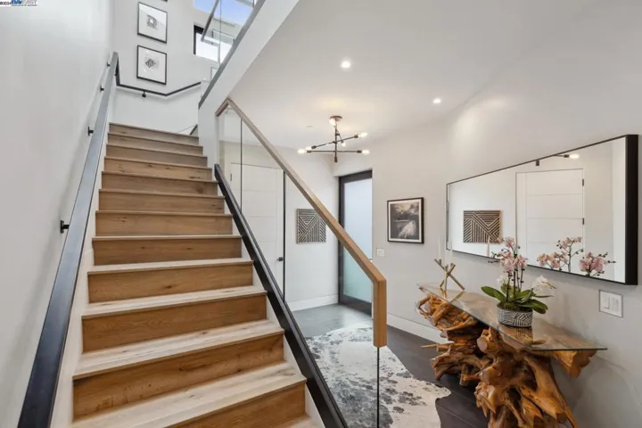 4804 Mcdonell Avenue, Oakland, California 94619