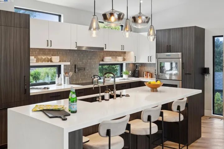 4804 Mcdonell Avenue, Oakland, California 94619
