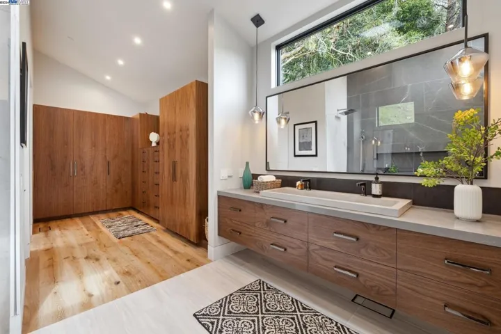 4804 Mcdonell Avenue, Oakland, California 94619