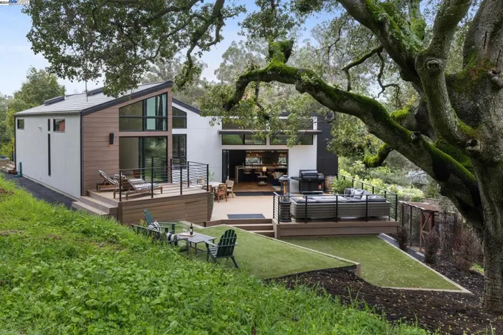 4804 Mcdonell Avenue, Oakland, California 94619