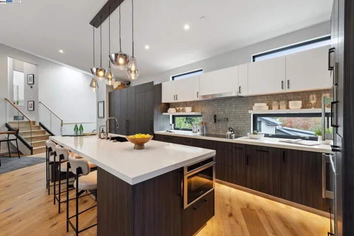 4804 Mcdonell Avenue, Oakland, California 94619