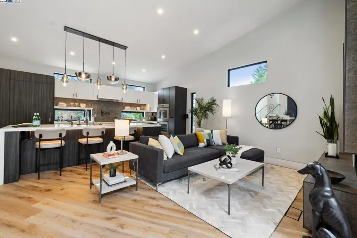 4804 Mcdonell Avenue, Oakland, California 94619