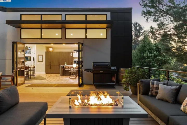 4804 Mcdonell Avenue, Oakland, California 94619
