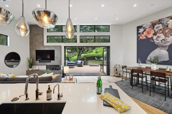 4804 Mcdonell Avenue, Oakland, California 94619