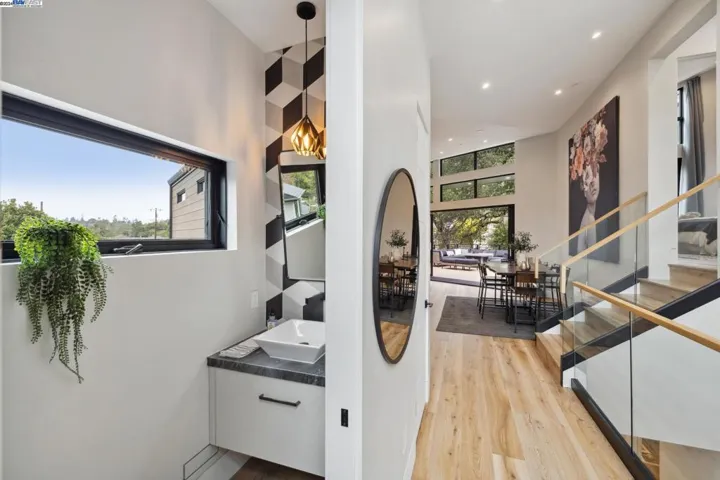 4804 Mcdonell Avenue, Oakland, California 94619